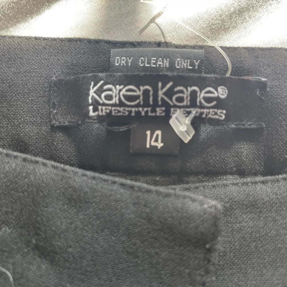 EUC Karen Kane Lifestyle Petites black/pink floral embroidered cropped pants 14P